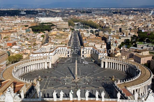 italie rome 01.jpg - Place Saint-Pierre depuis la coupole de la basilique, Rome, Italie